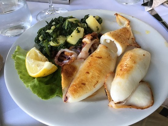 Slovenija  lignje na žaru